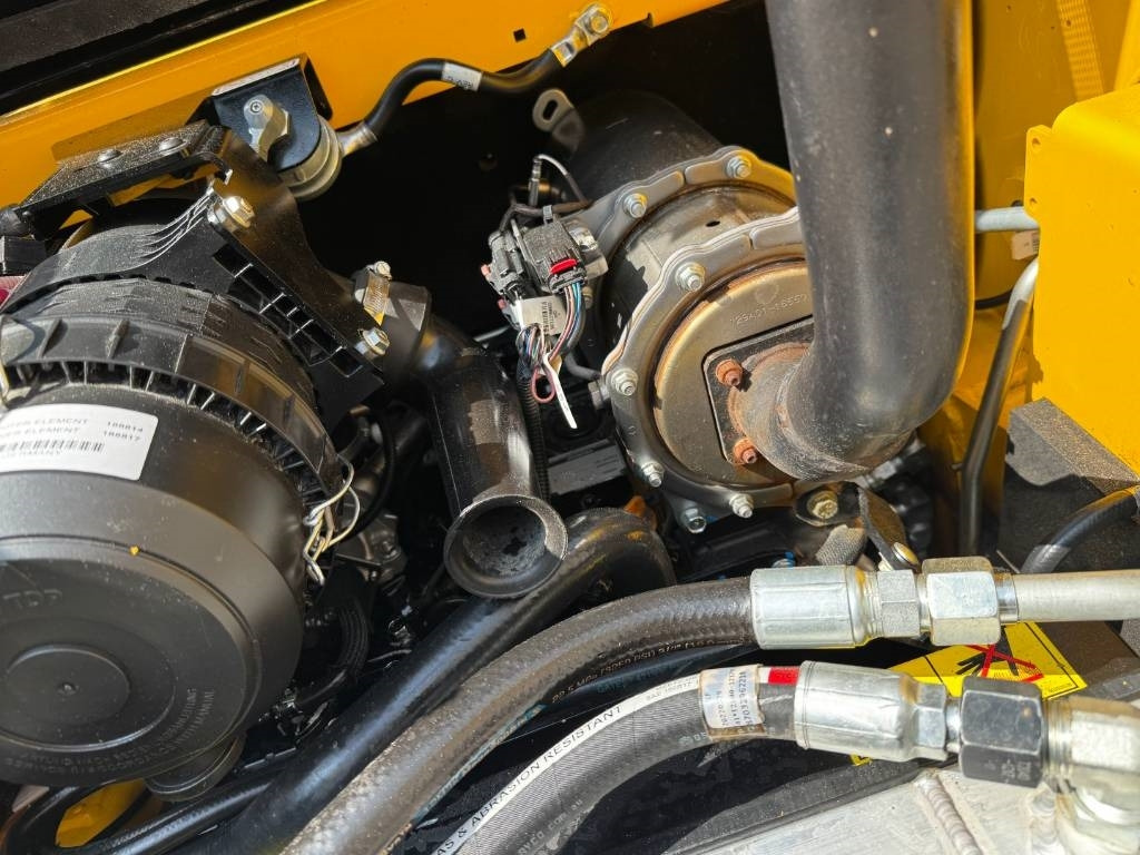 حفار زحاف Gehl R135 / Mantitou 1350R, 2022, 115 hours!: صورة 35