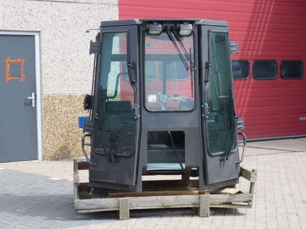 New Holland CE - كابينة - آلات البناء: صورة 5 New Holland CE - كابينة - آلات البناء: صورة 5