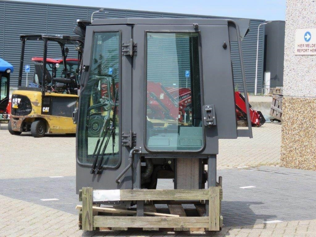 New Holland CE - كابينة - آلات البناء: صورة 3 New Holland CE - كابينة - آلات البناء: صورة 3