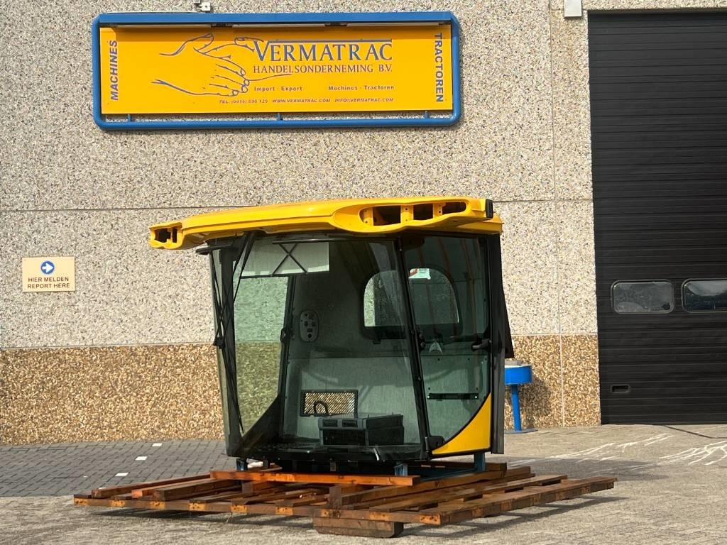 New Holland Cabine - New Holland CR8070, CR8080, CR9070, CR908 - مرفق الحصادة: صورة 1 New Holland Cabine - New Holland CR8070, CR8080, CR9070, CR908 - مرفق الحصادة: صورة 1