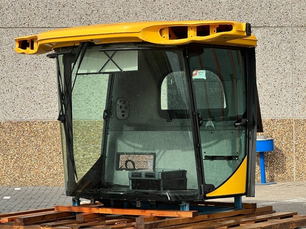 New Holland Cabine - New Holland CR8070, CR8080, CR9070, CR908 - مرفق الحصادة: صورة 2 New Holland Cabine - New Holland CR8070, CR8080, CR9070, CR908 - مرفق الحصادة: صورة 2