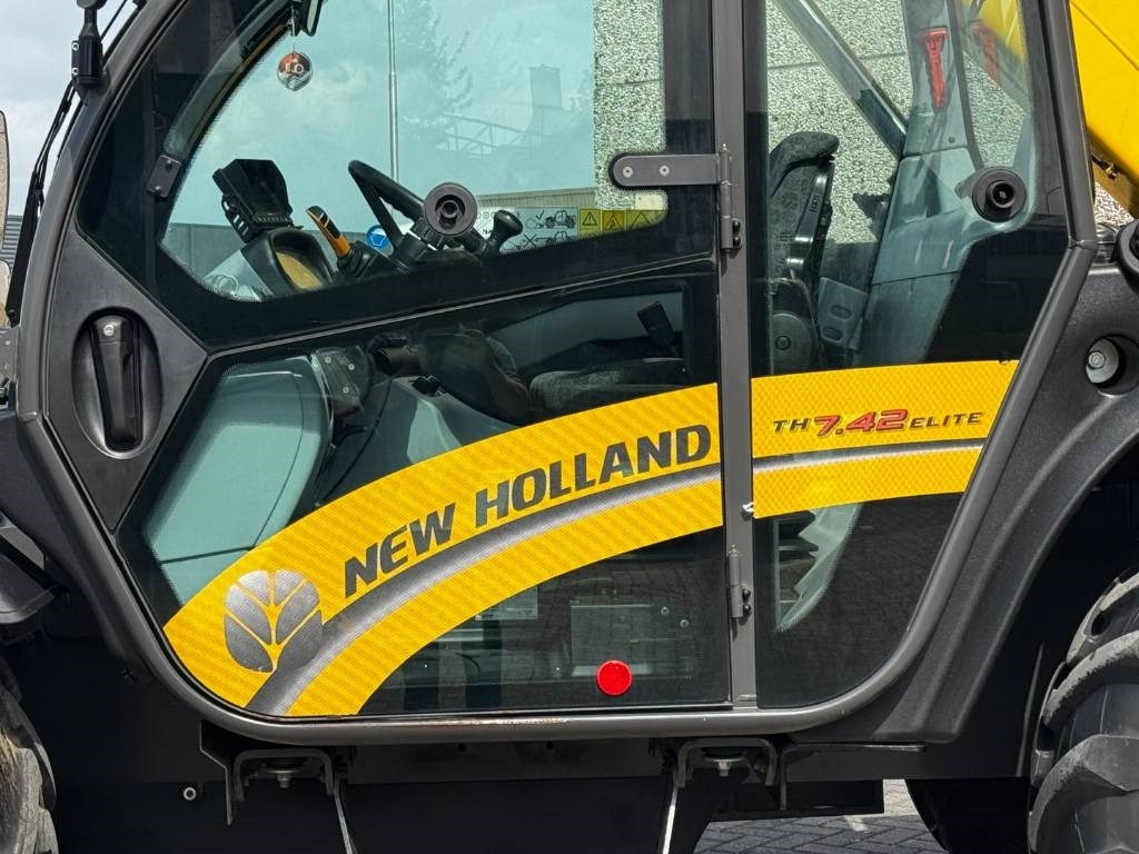 New Holland TH7.42, climatisée, 1951 heures! - رافعة تلسكوبية: صورة 4 New Holland TH7.42, climatisée, 1951 heures! - رافعة تلسكوبية: صورة 4