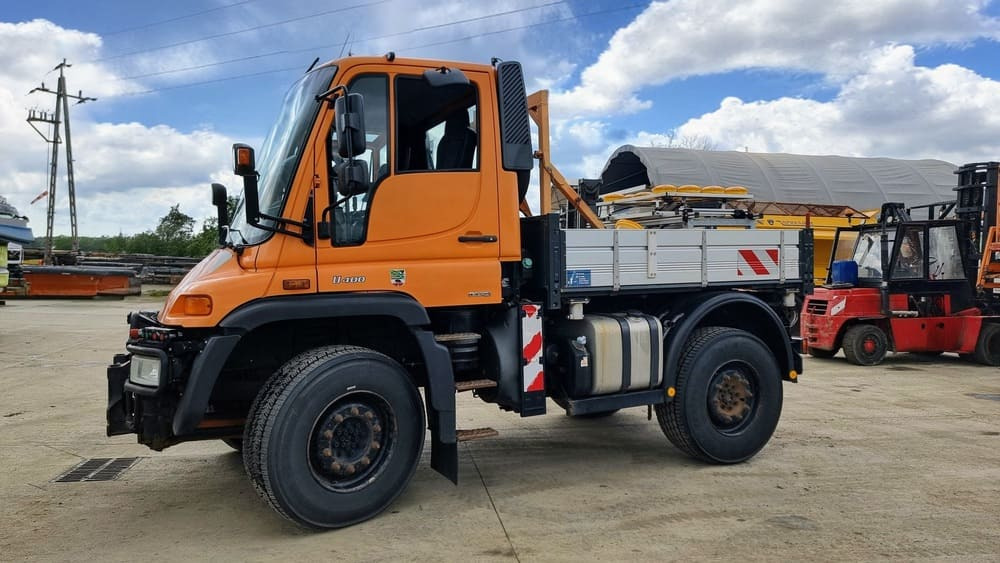 MERCEDES-BENZ Unimog U400 - جرار البلدية: صورة 4 MERCEDES-BENZ Unimog U400 - جرار البلدية: صورة 4