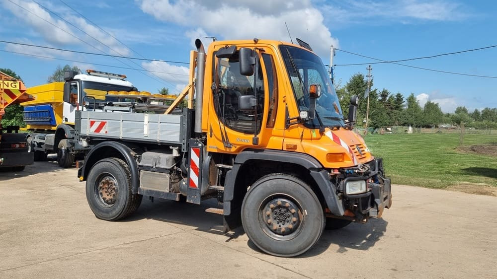MERCEDES-BENZ Unimog U400 - جرار البلدية: صورة 2 MERCEDES-BENZ Unimog U400 - جرار البلدية: صورة 2
