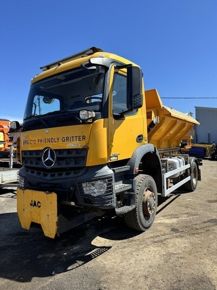Mercedes-Benz 1824 - آلية المنفعة/ مركبة خاصة, شاحنة: صورة 1 Mercedes-Benz 1824 - آلية المنفعة/ مركبة خاصة, شاحنة: صورة 1
