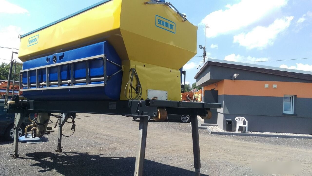Schmidt STRATOS - مفرشة الرمل/ الملح - آلية المنفعة/ مركبة خاصة: صورة 1 Schmidt STRATOS - مفرشة الرمل/ الملح - آلية المنفعة/ مركبة خاصة: صورة 1