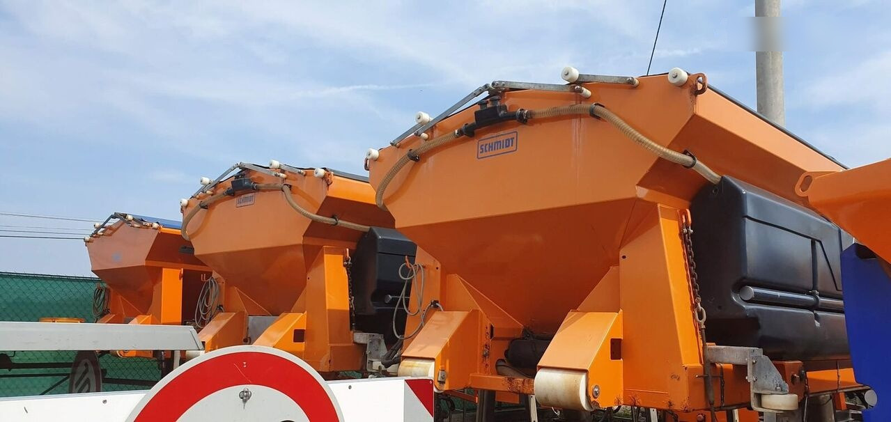 Schmidt Solarko piaskarka SCHMIDT STRATOS 5m3 20 - مفرشة الرمل/ الملح - آلية المنفعة/ مركبة خاصة: صورة 2 Schmidt Solarko piaskarka SCHMIDT STRATOS 5m3 20 - مفرشة الرمل/ الملح - آلية المنفعة/ مركبة خاصة: صورة 2