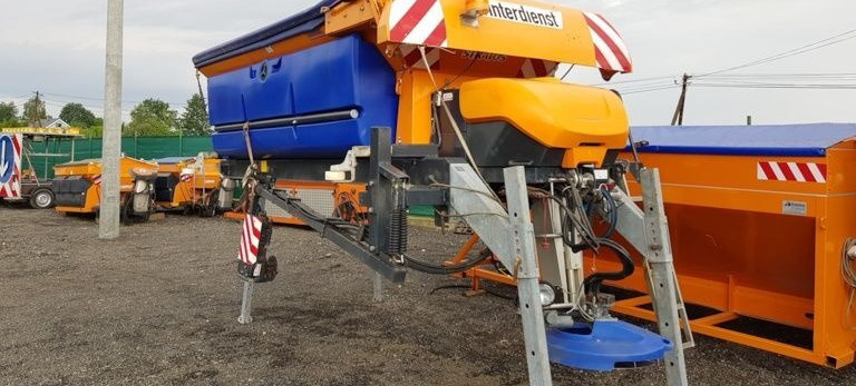 Schmidt Solarko piaskarka SCHMIDT STRATOS 5m3 - مفرشة الرمل/ الملح - آلية المنفعة/ مركبة خاصة: صورة 1 Schmidt Solarko piaskarka SCHMIDT STRATOS 5m3 - مفرشة الرمل/ الملح - آلية المنفعة/ مركبة خاصة: صورة 1