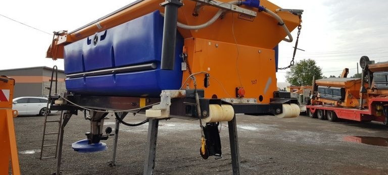 Schmidt Solarko piaskarka SCHMIDT STRATOS 5m3 - مفرشة الرمل/ الملح - آلية المنفعة/ مركبة خاصة: صورة 3 Schmidt Solarko piaskarka SCHMIDT STRATOS 5m3 - مفرشة الرمل/ الملح - آلية المنفعة/ مركبة خاصة: صورة 3