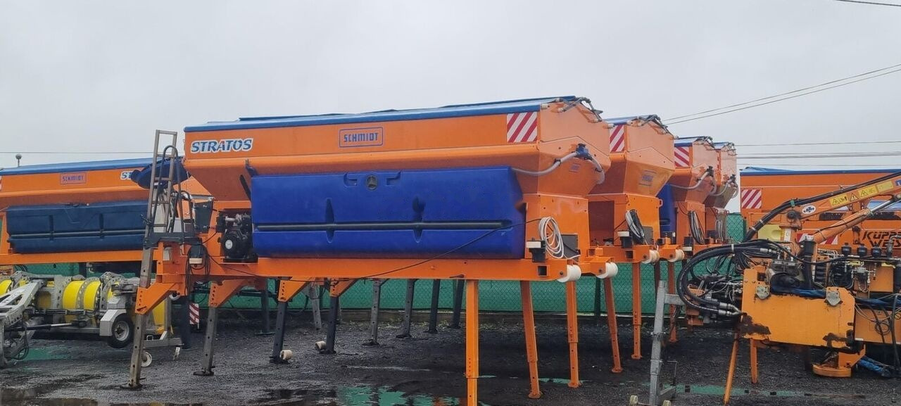 Schmidt odnowiona 2025 - مفرشة الرمل/ الملح - آلية المنفعة/ مركبة خاصة: صورة 2 Schmidt odnowiona 2025 - مفرشة الرمل/ الملح - آلية المنفعة/ مركبة خاصة: صورة 2