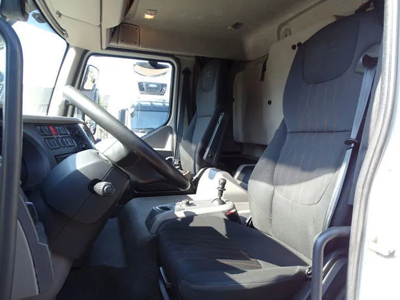 DAF LF 260 16 TON SLEEPER BOX 720X250X244 LBW 1.5 T - شاحنة مقفلة: صورة 4 DAF LF 260 16 TON SLEEPER BOX 720X250X244 LBW 1.5 T - شاحنة مقفلة: صورة 4