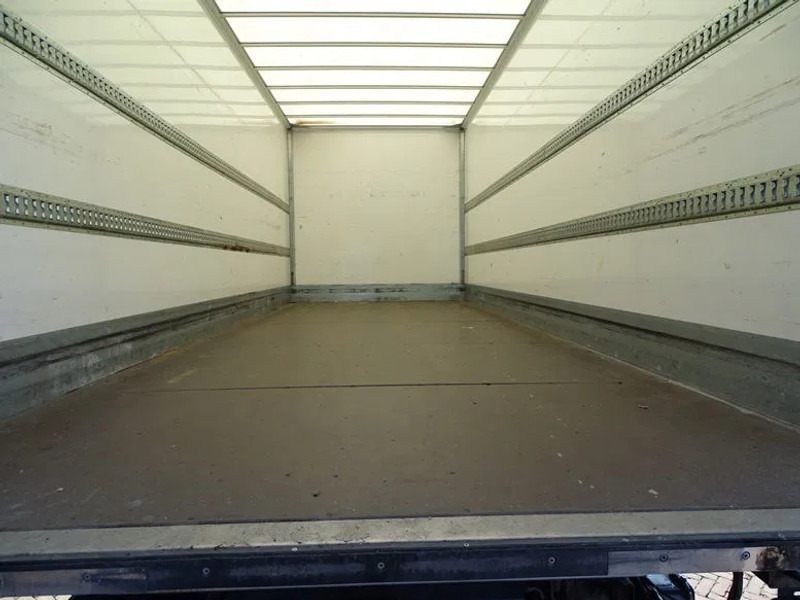 DAF LF 260 16 TON SLEEPER BOX 720X250X244 LBW 1.5 T - شاحنة مقفلة: صورة 3 DAF LF 260 16 TON SLEEPER BOX 720X250X244 LBW 1.5 T - شاحنة مقفلة: صورة 3