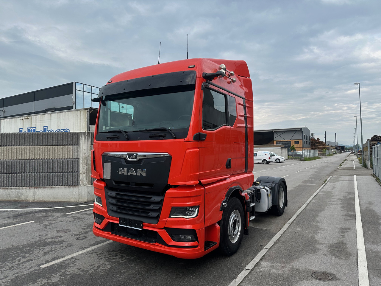 MAN TGX 18.520 4X2 LL Intarder Hydravlika ALU led TV - وحدة جر: صورة 2 MAN TGX 18.520 4X2 LL Intarder Hydravlika ALU led TV - وحدة جر: صورة 2