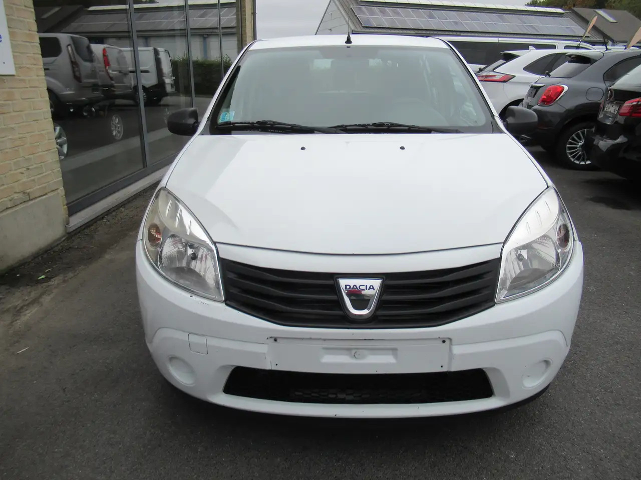 Dacia Sandero Sandero 1.2i Ambiance - سيارة: صورة 3 Dacia Sandero Sandero 1.2i Ambiance - سيارة: صورة 3