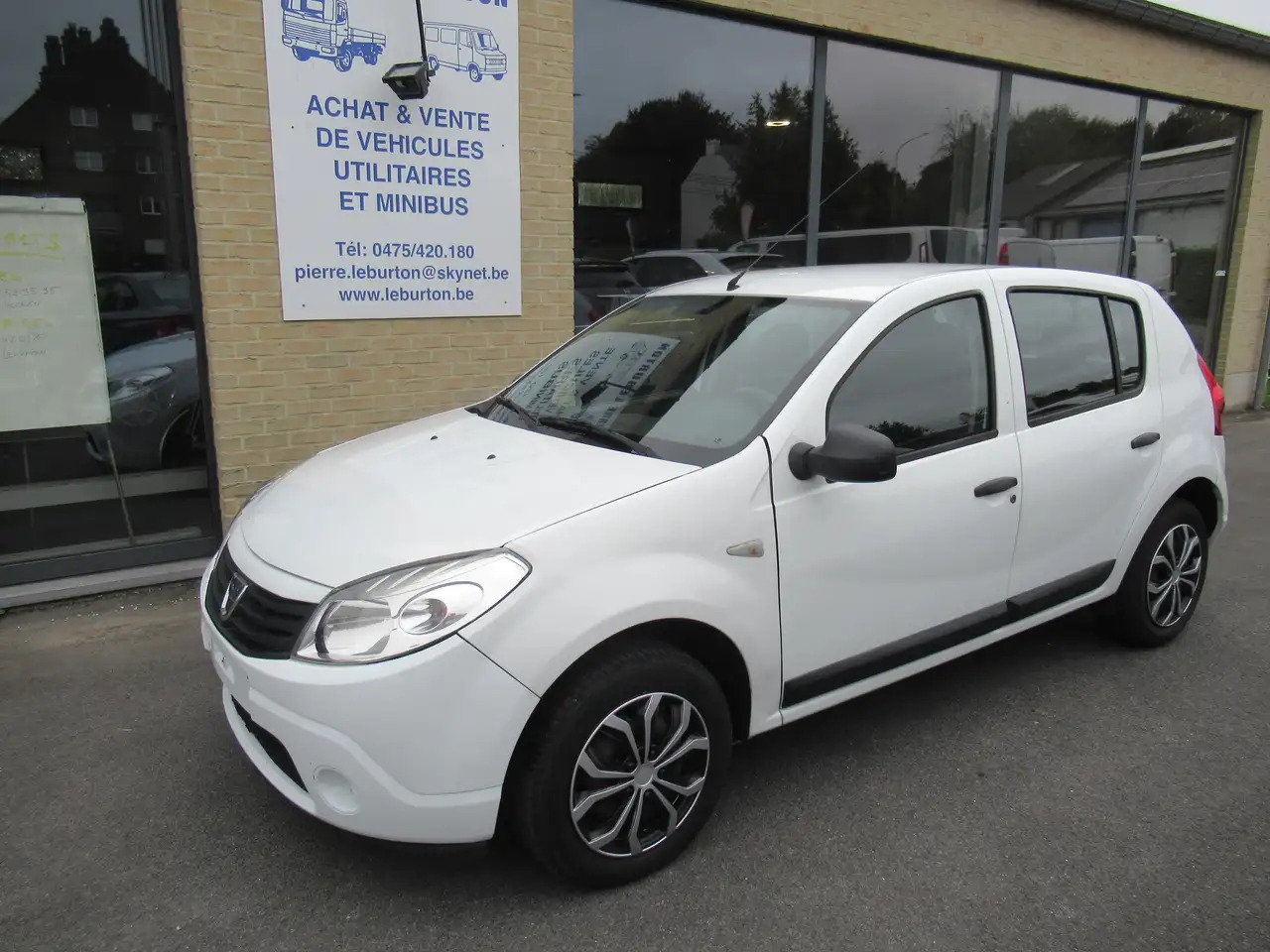 Dacia Sandero Sandero 1.2i Ambiance - سيارة: صورة 1 Dacia Sandero Sandero 1.2i Ambiance - سيارة: صورة 1