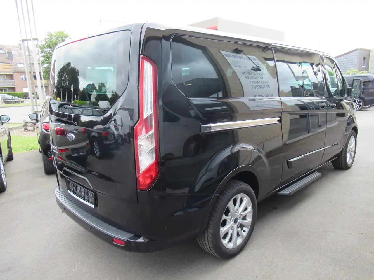Ford Tourneo Custom 2.0 TDCi L2H1 - ميكروباص: صورة 2 Ford Tourneo Custom 2.0 TDCi L2H1 - ميكروباص: صورة 2