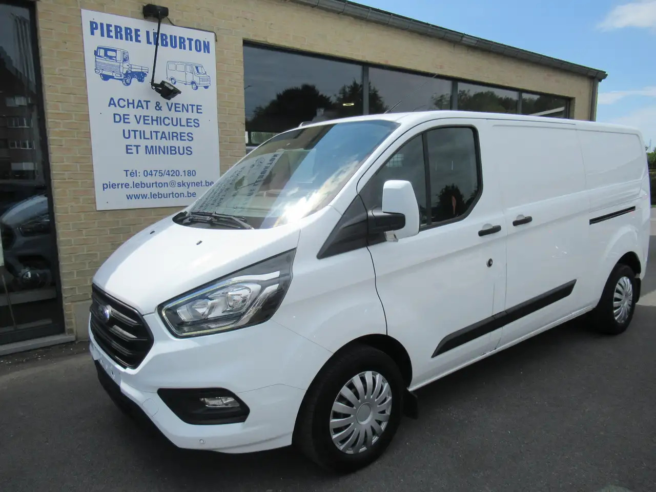 Ford Transit Custom L2, navi, cruis, clim 2PL 13900€+tva/btw - آليات: صورة 1 Ford Transit Custom L2, navi, cruis, clim 2PL 13900€+tva/btw - آليات: صورة 1