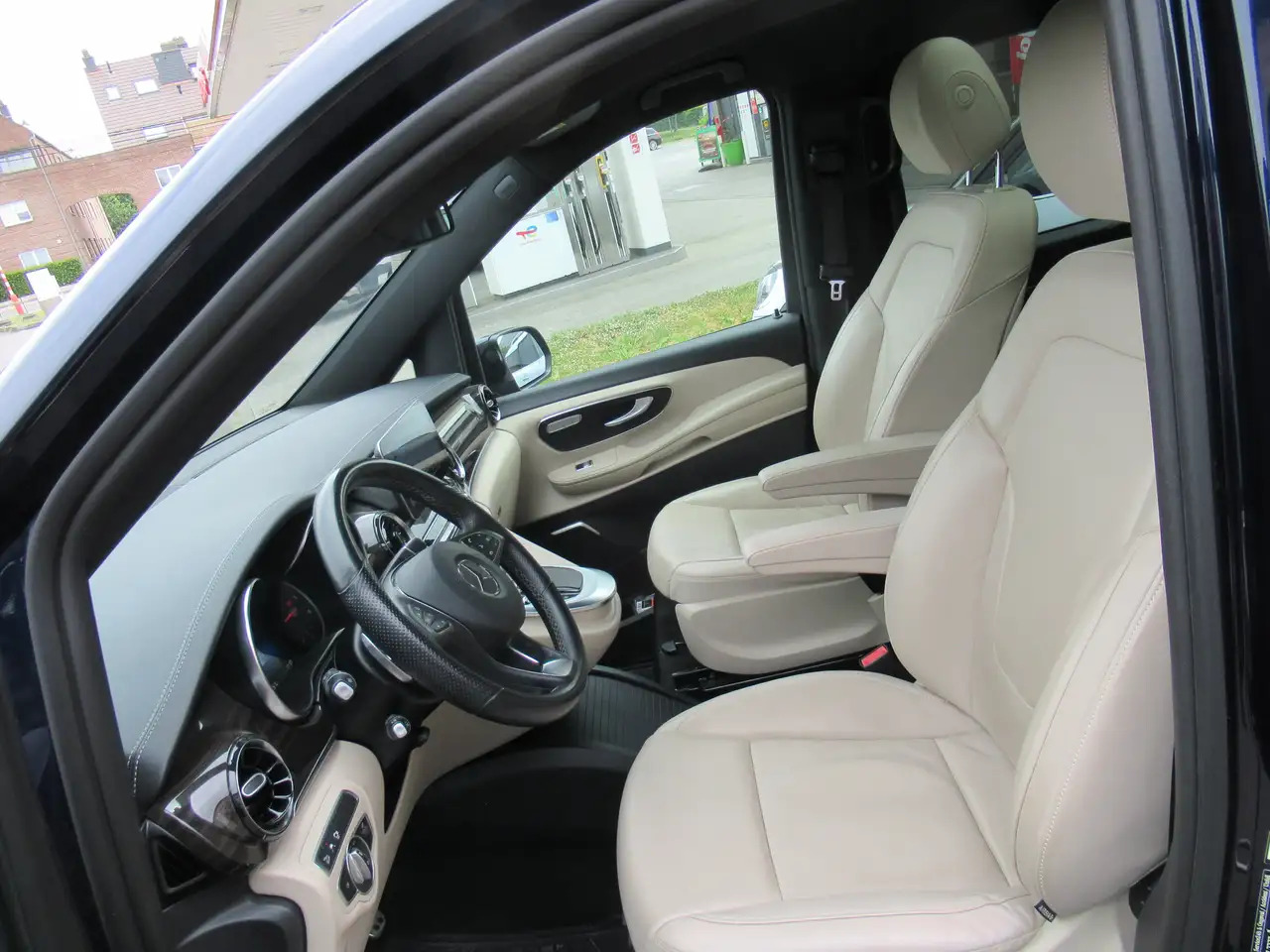 Mercedes-Benz V 300 d 4-Matic MWB toit pano 45000€+tva/btw - الشاحنات الصغيرة كابينة مزدوجة: صورة 5 Mercedes-Benz V 300 d 4-Matic MWB toit pano 45000€+tva/btw - الشاحنات الصغيرة كابينة مزدوجة: صورة 5