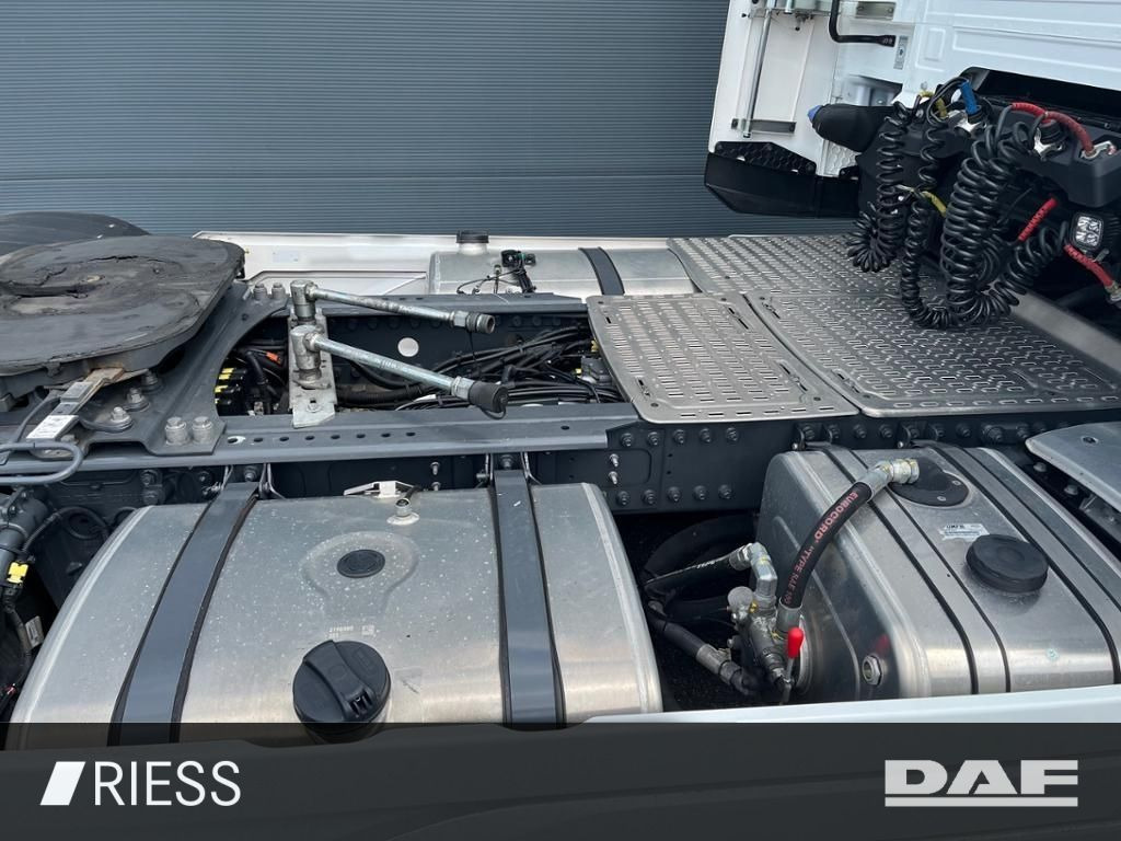 DAF XG+ 530 FT Alcoa Leder Intarder Standklima Hydra DAF XG+ 530 FT Alcoa Leder Intarder Standklima Hydra - وحدة جر: صورة 4 DAF XG+ 530 FT Alcoa Leder Intarder Standklima Hydra DAF XG+ 530 FT Alcoa Leder Intarder Standklima Hydra - وحدة جر: صورة 4
