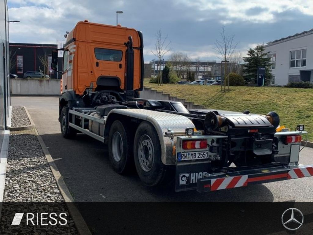 Mercedes-Benz 2551 L Abrollkipper mit HAD, gelenkter liftbarer - شاحنة: صورة 4 Mercedes-Benz 2551 L Abrollkipper mit HAD, gelenkter liftbarer - شاحنة: صورة 4