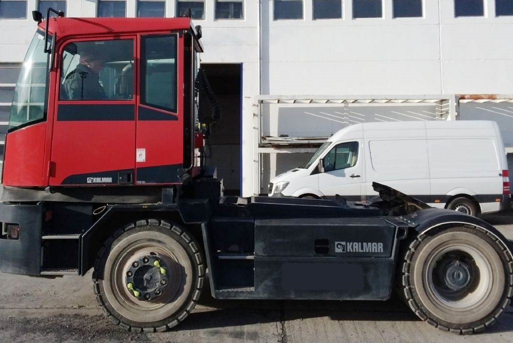 Kalmar TR618 - جرار المحطة: صورة 1 Kalmar TR618 - جرار المحطة: صورة 1