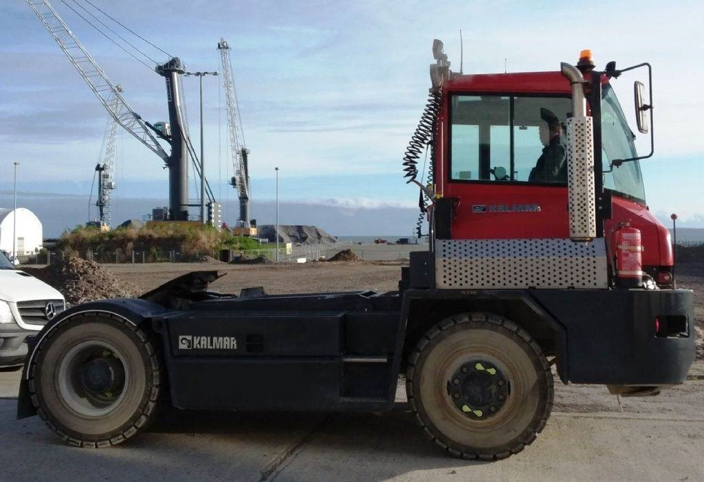 Kalmar TR618 - جرار المحطة: صورة 2 Kalmar TR618 - جرار المحطة: صورة 2