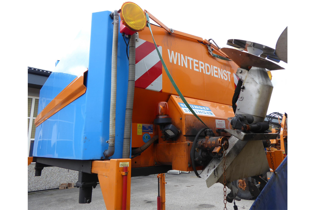 SPRINGER AS 280/Unimog U400 U500/4m³ Feuchtsalzstreuer/Salzstreuer/Streuer - مفرشة الرمل/ الملح: صورة 3 SPRINGER AS 280/Unimog U400 U500/4m³ Feuchtsalzstreuer/Salzstreuer/Streuer - مفرشة الرمل/ الملح: صورة 3