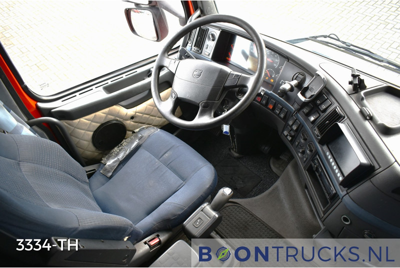 Interior photo 1: وحدة جر Volvo FH400 6x2 /4 | EURO5 * TWIN STEER * XL * 2x TANK * NL TRUCK