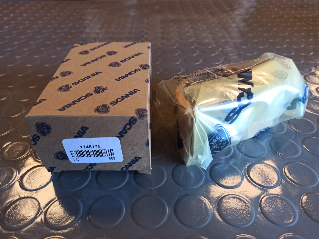 SCANIA CONNECTING ROD BEARING - 1745175 - قضيب التوصيل - شاحنة: صورة 1 SCANIA CONNECTING ROD BEARING - 1745175 - قضيب التوصيل - شاحنة: صورة 1