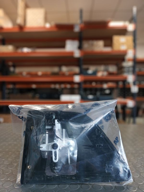 SCANIA DOOR HANDLE 2371254, 2145647 - باب و قطع الغيار - شاحنة: صورة 1 SCANIA DOOR HANDLE 2371254, 2145647 - باب و قطع الغيار - شاحنة: صورة 1