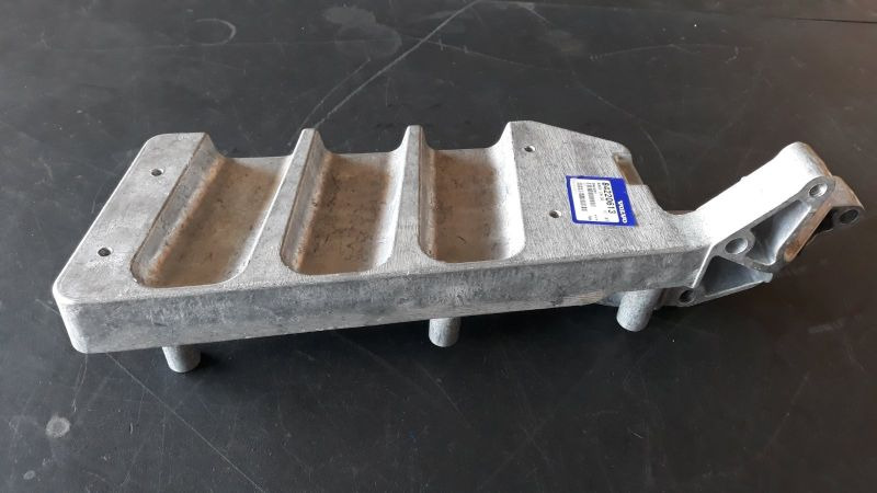VOLVO FOOT PLATE 84220613 - عتبة باب السيارة - شاحنة: صورة 1 VOLVO FOOT PLATE 84220613 - عتبة باب السيارة - شاحنة: صورة 1