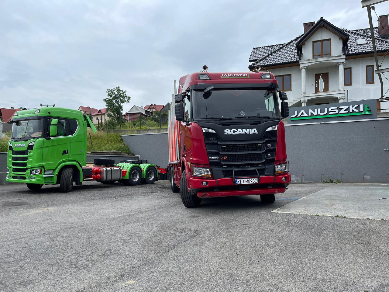 SCANIA R520 XT - شاحنة قطع الأشجار: صورة 1 SCANIA R520 XT - شاحنة قطع الأشجار: صورة 1