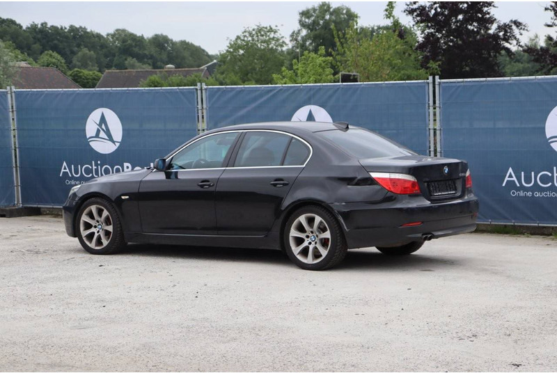 BMW 5 Serie 530i - سيارة: صورة 3 BMW 5 Serie 530i - سيارة: صورة 3