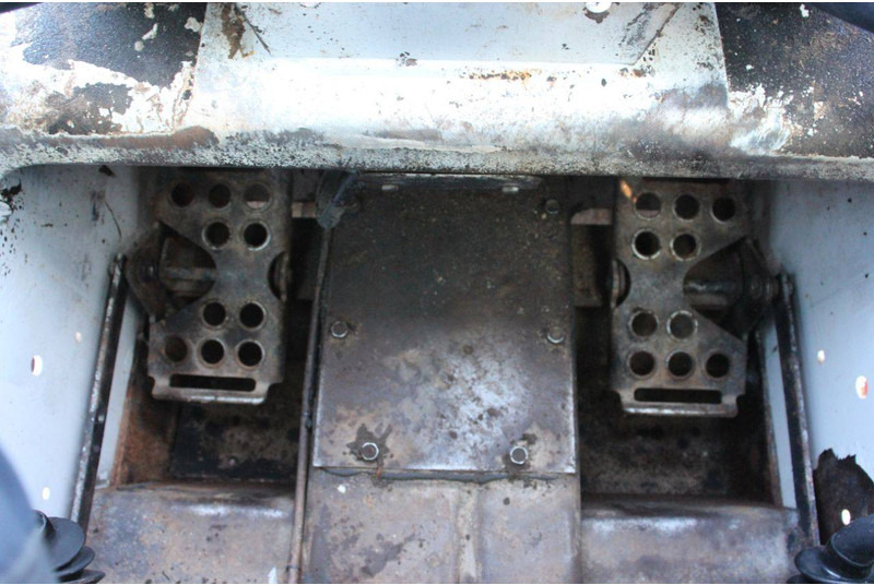 اللودر بعجل Bobcat S130: صورة 20