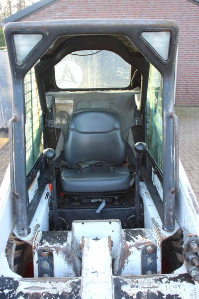 اللودر بعجل Bobcat S130: صورة 18