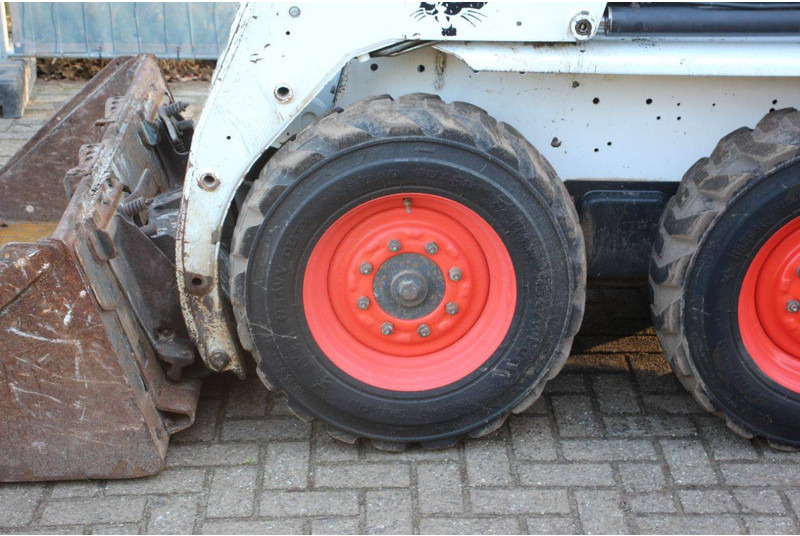 اللودر بعجل Bobcat S130: صورة 11