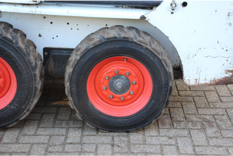اللودر بعجل Bobcat S130: صورة 12