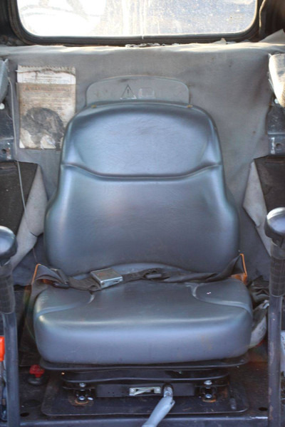 اللودر بعجل Bobcat S130: صورة 19