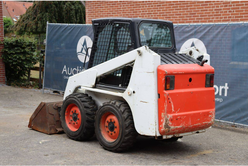 Bobcat S130 - اللودر بعجل: صورة 4 Bobcat S130 - اللودر بعجل: صورة 4