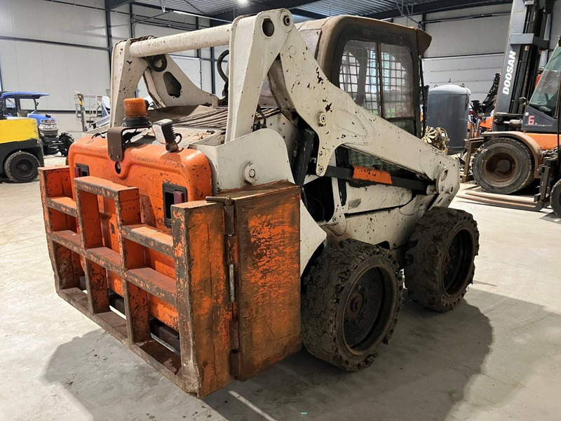 Bobcat S590 - اللودر بعجل: صورة 5 Bobcat S590 - اللودر بعجل: صورة 5