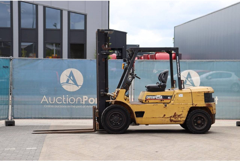 Caterpillar DP45 - رافعة شوكية ديزل: صورة 1 Caterpillar DP45 - رافعة شوكية ديزل: صورة 1