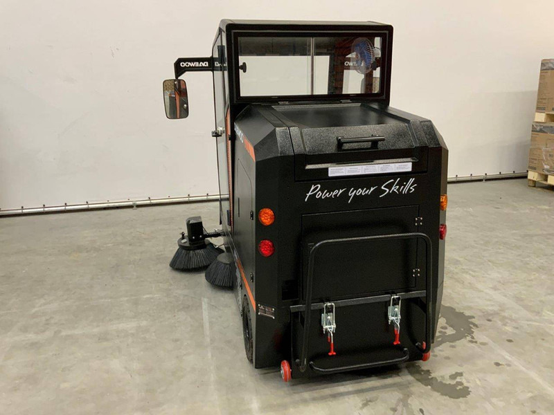 Daewoo DAS100 - سياره كنس شوارع: صورة 5 Daewoo DAS100 - سياره كنس شوارع: صورة 5