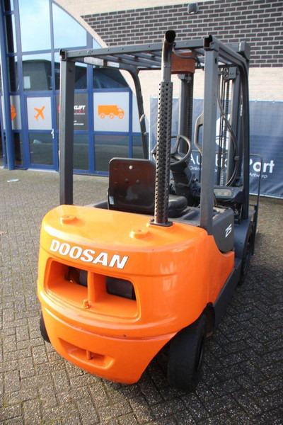 Doosan D23S-3 - رافعة شوكية ديزل: صورة 5 Doosan D23S-3 - رافعة شوكية ديزل: صورة 5