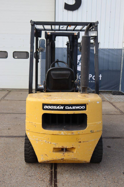 Doosan D30S-3 - رافعة شوكية ديزل: صورة 5 Doosan D30S-3 - رافعة شوكية ديزل: صورة 5