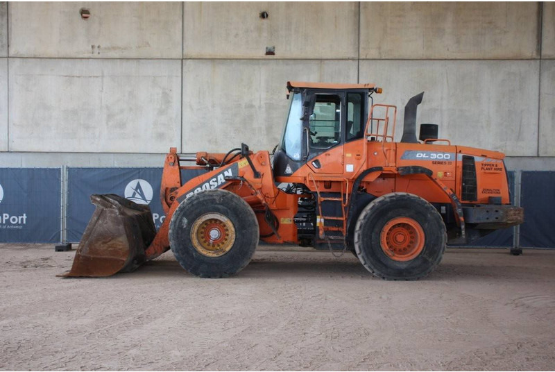 Doosan DL300 Series III - اللودر بعجل: صورة 2 Doosan DL300 Series III - اللودر بعجل: صورة 2