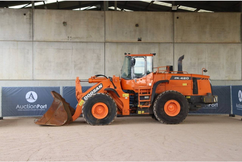 Doosan DL420 - اللودر بعجل: صورة 1 Doosan DL420 - اللودر بعجل: صورة 1