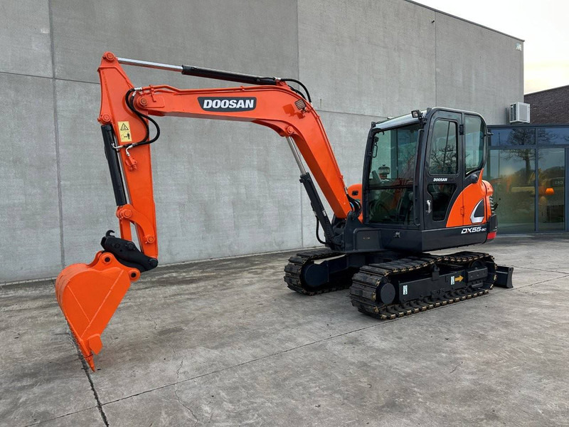 Doosan DX55-9C - حفار زحاف: صورة 1 Doosan DX55-9C - حفار زحاف: صورة 1