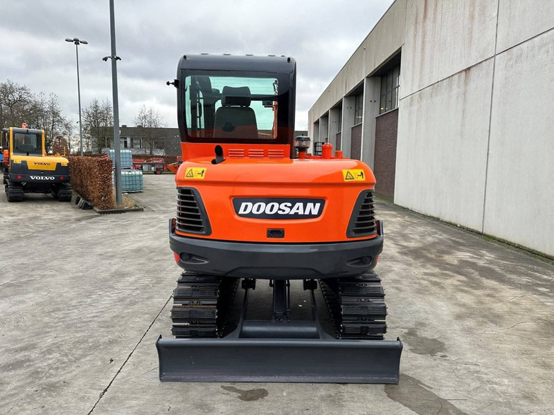 Doosan DX55-9C - حفار زحاف: صورة 5 Doosan DX55-9C - حفار زحاف: صورة 5