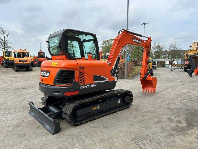 Doosan DX55-9C - حفار زحاف: صورة 4 Doosan DX55-9C - حفار زحاف: صورة 4