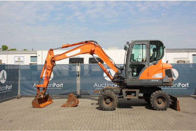 Doosan DX55W - حفارة دولاب: صورة 2 Doosan DX55W - حفارة دولاب: صورة 2